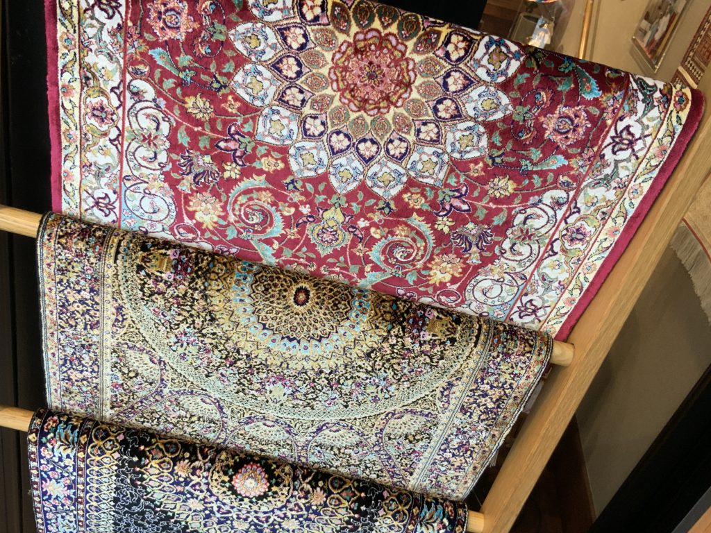 グランデシルク絨毯，バンブーシルク絨毯，美しい，滑らか，イラン，コンパクトサイズ