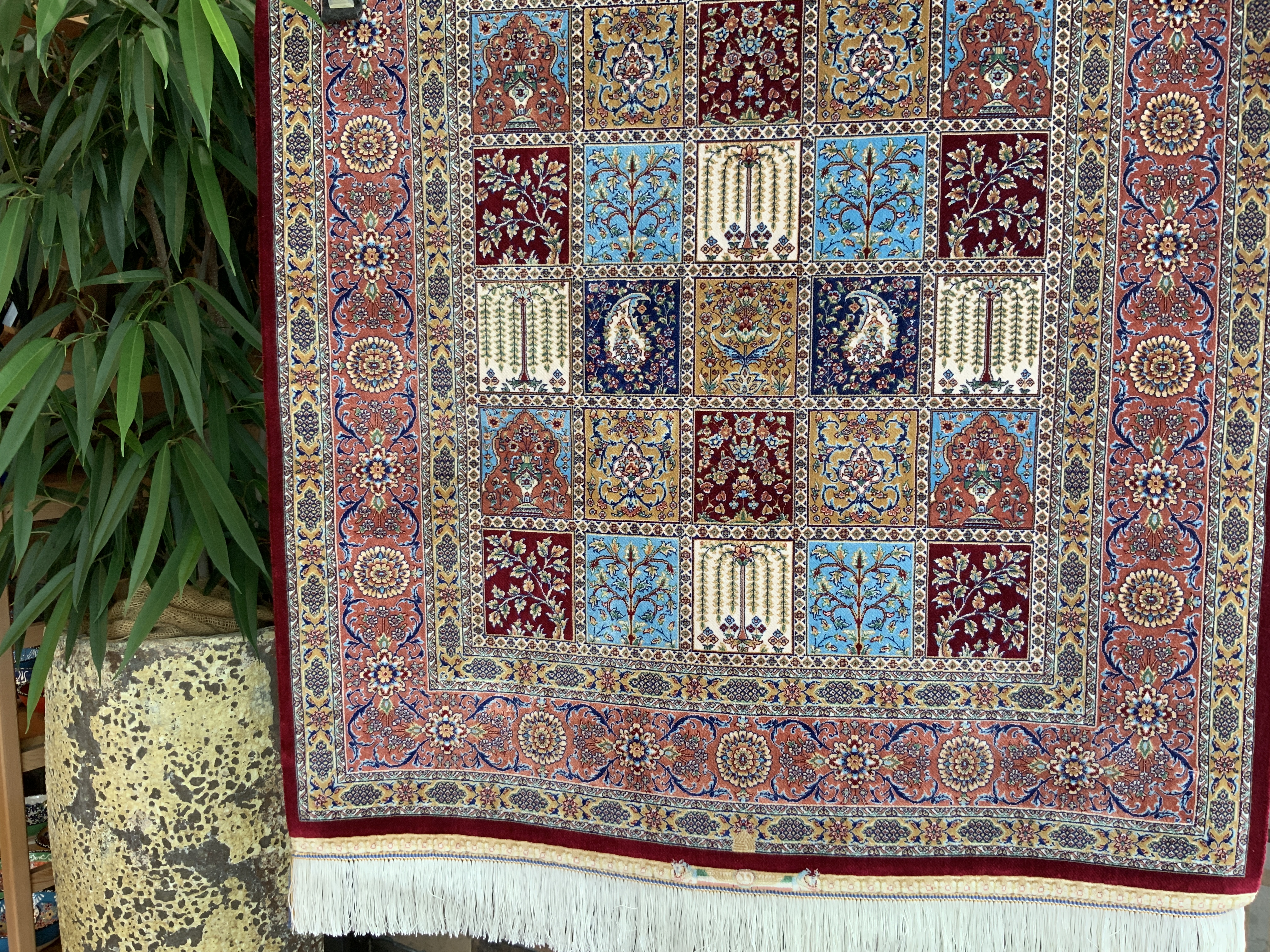 イラン，グランデシルク絨毯，バンブーシルク絨毯，パシャ，150×100cmサイズ