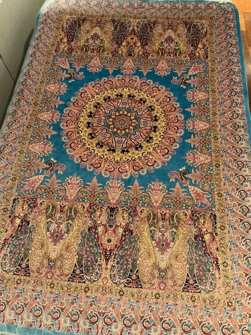 玄関にグランデシルク絨毯，イラン，美しい絨毯，お客様お買い上げ，Summer SALE開催中