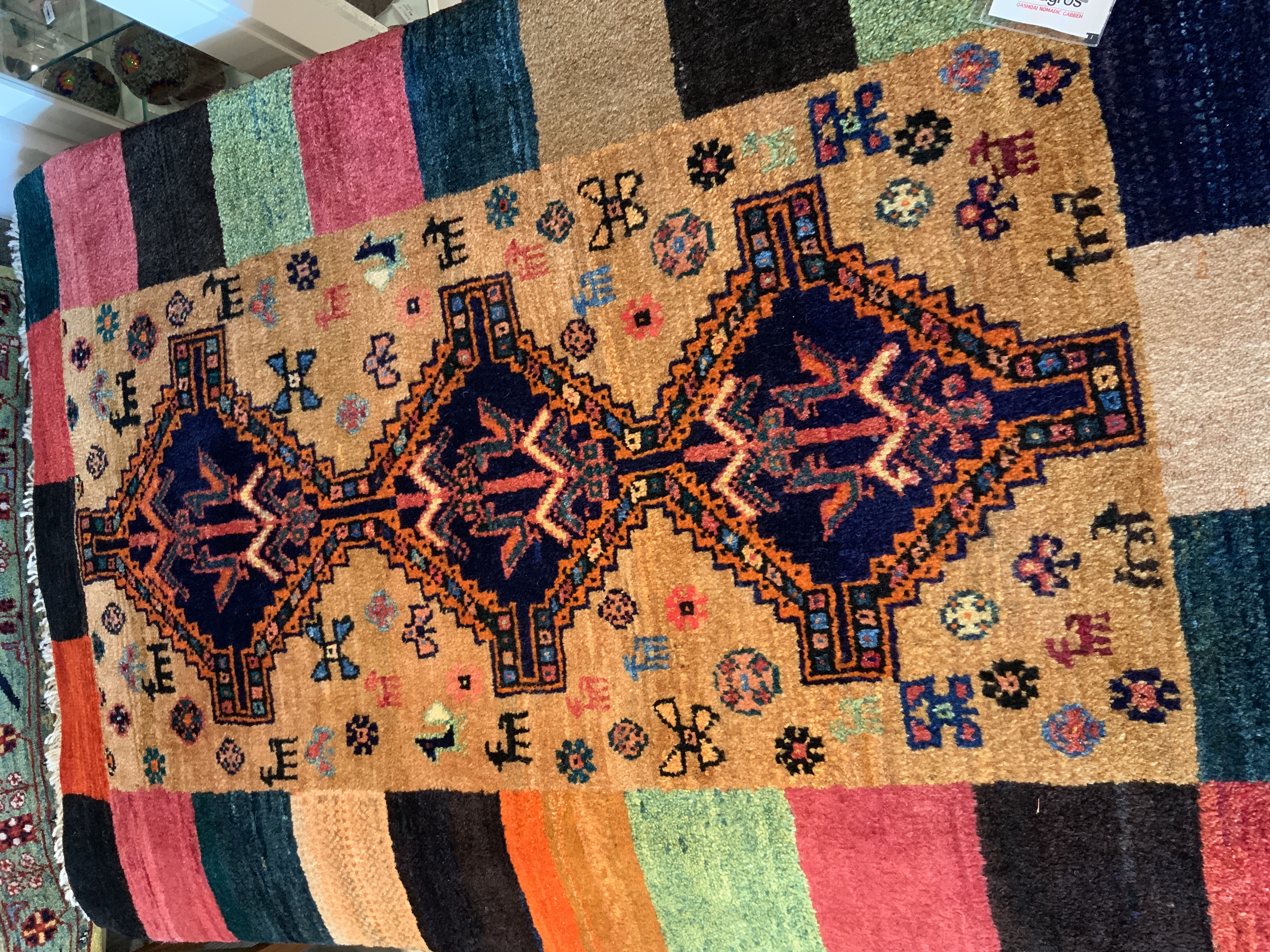 イラン，ギャッベ，羊毛，草木染，手織り，心地よいギャッベ，かっこいいギャッベ