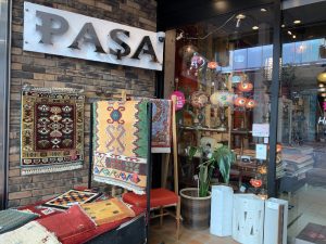 静岡市呉服町名店街，静岡市敷物専門店パシャ，アートライン